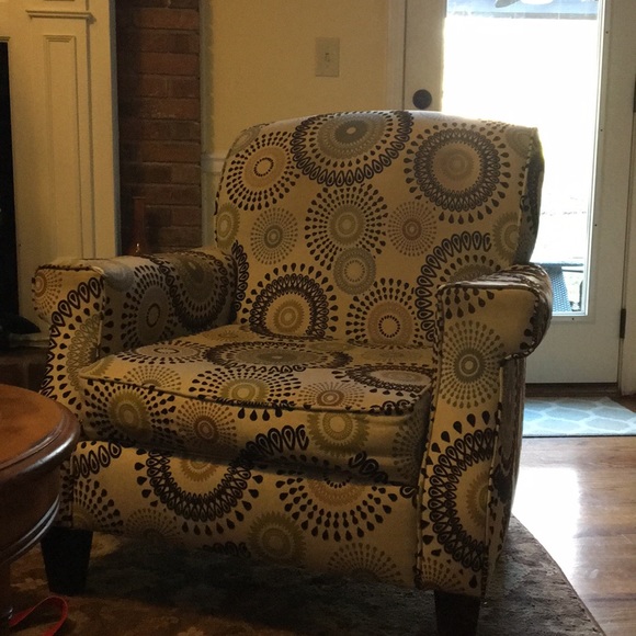 Haverty’s Chair - Picture 3 of 3